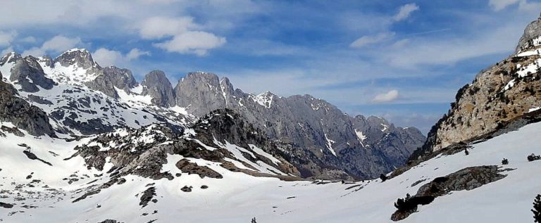 Eine Wanderung nur begleitet von der Natur – Peaks of the Balkans im April