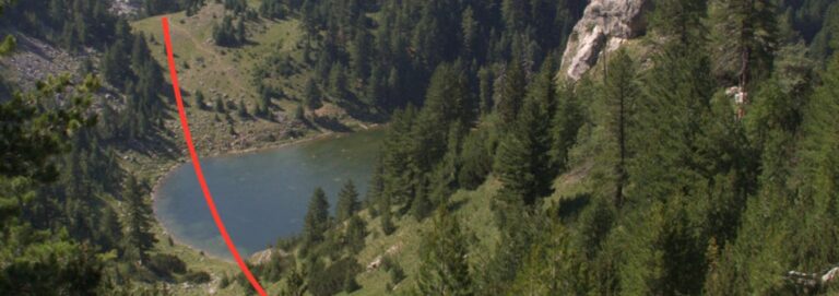 Wandern am Liqenat-See – Schwimmen über die Grenze