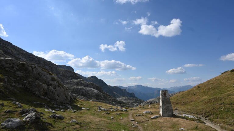 Dorf Çerem auf dem Peaks of the Balkans Trail